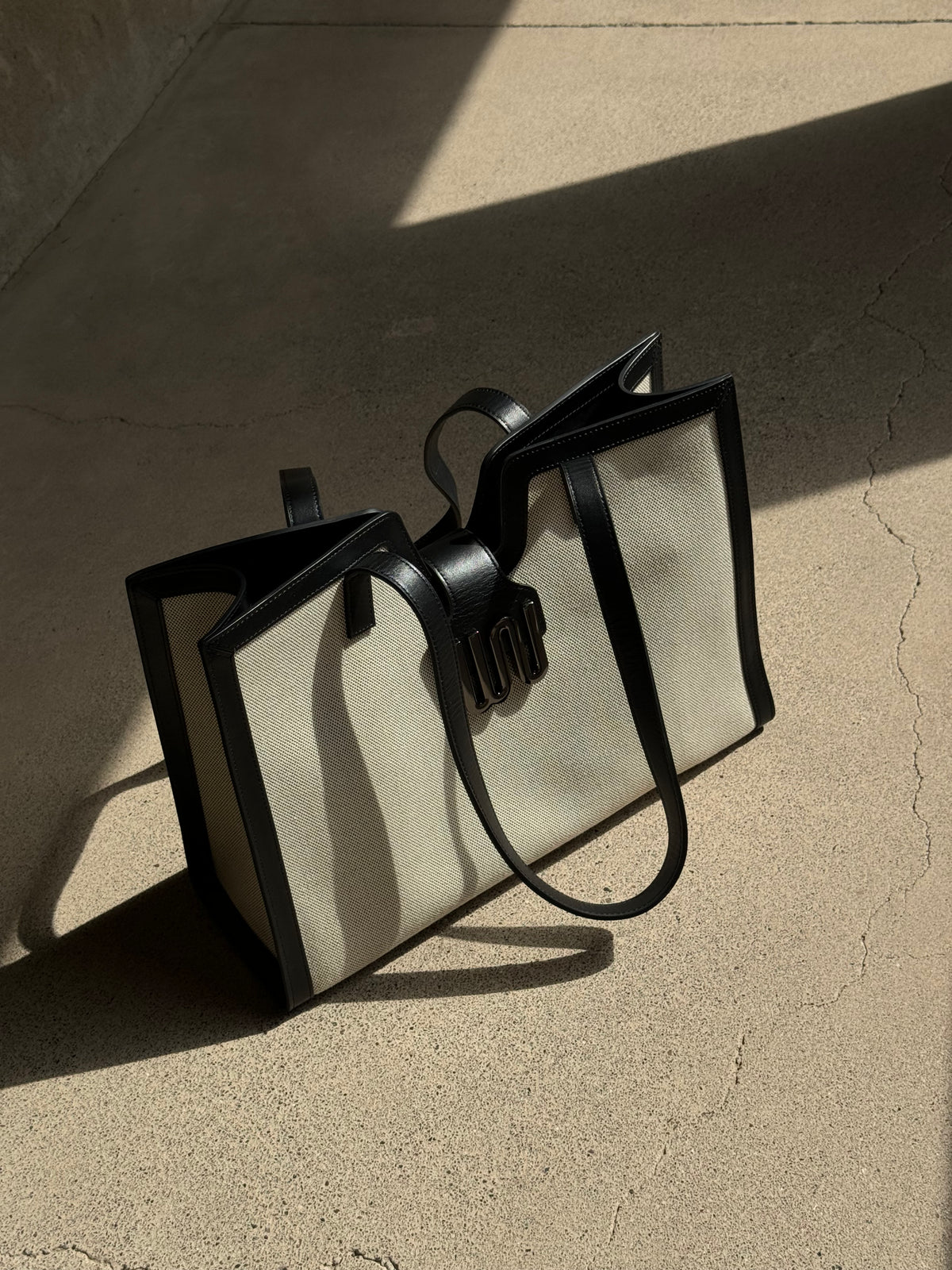 OBSIDIAN NOIR