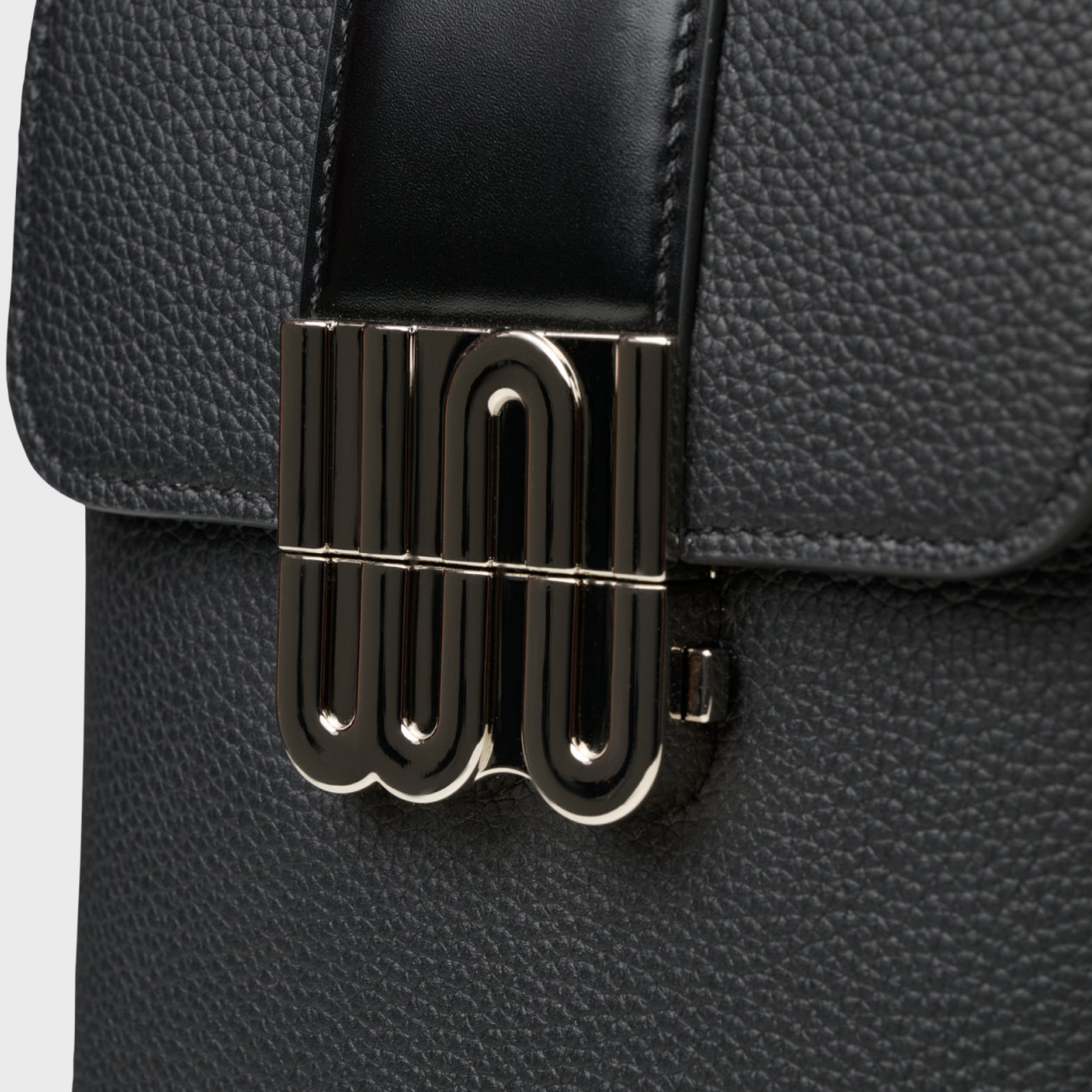 Peridot Noir bag in black small-grain leather
